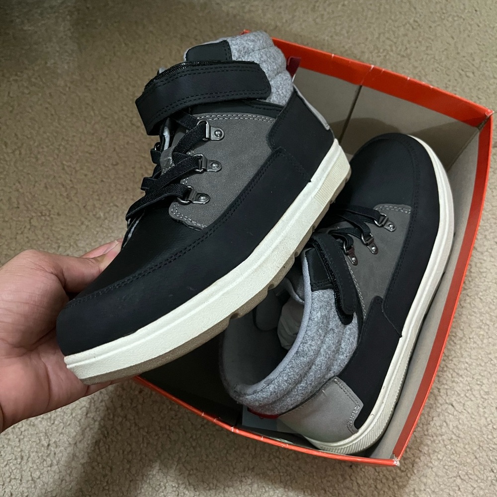 Boys Cat & Jack NWT Black and Gray boots